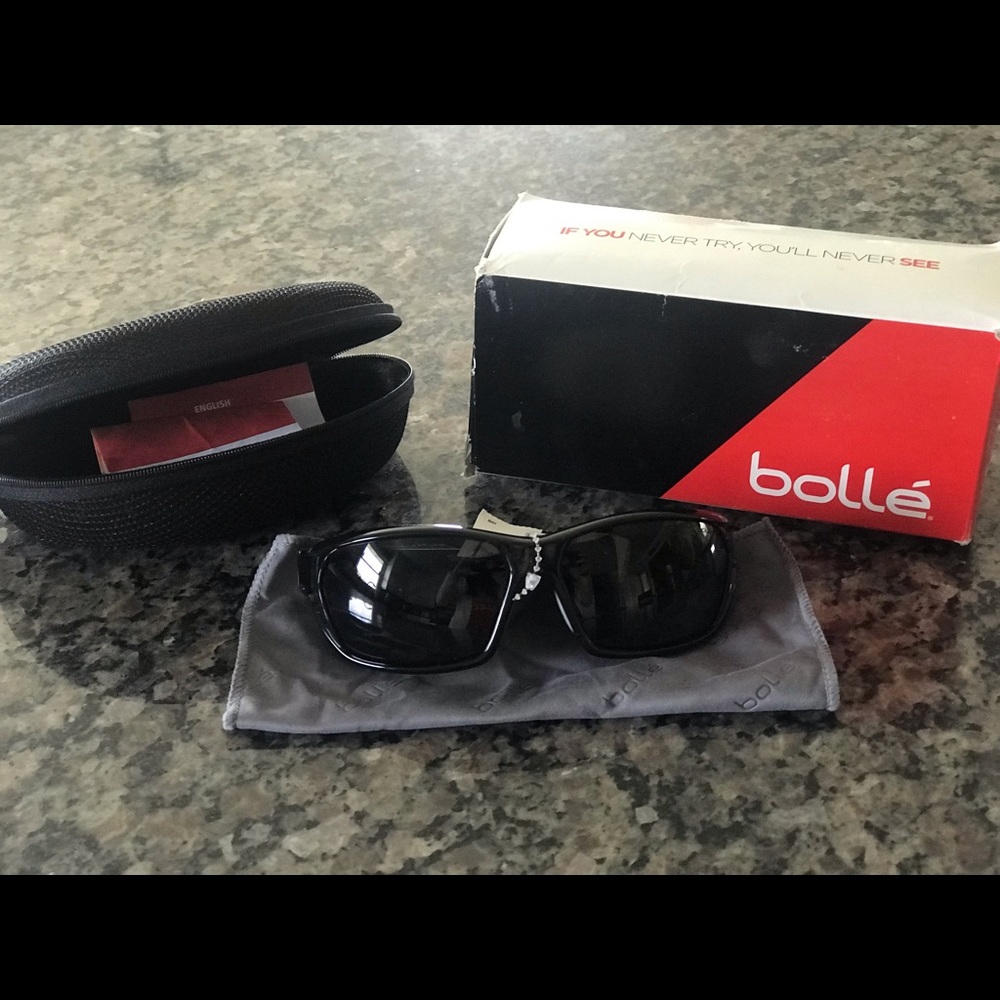 NWT Bolle Black Aravis Sunglasses (Unisex)